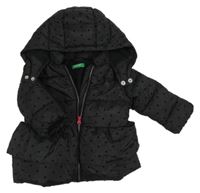 Černá šusťáková zimní parka se srdíčky a kapucí Benetton