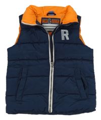 Tmavomodrá prošívaná šusťáková zateplená vesta s písmenkem dopodopo