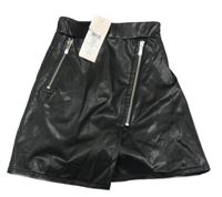 Nové - Černá koženková sukně Lipsy London