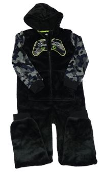 Černo-šedá plyšová kombinéza s ovladačem a kapucí 