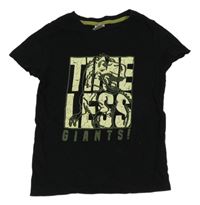 Černé tričko s nápisy a dinem 