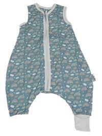 Modrý spací pytel s duhami a mráčky