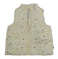 Smetanová prošívaná šusťáková zateplená vesta s barevnými srdíčky GAP