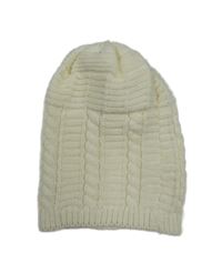 Bílá vzorovaná pletená čepice 