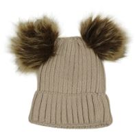 Béžová žebrovaná pletená čepice s bambulemi 