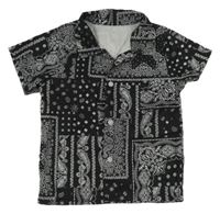 Černo-bílá vzorovaná lehká košile 