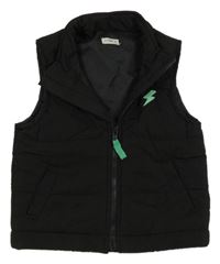 Černá prošívaná šusťáková zateplená vesta s bleskem F&F