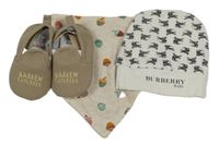 3 set - béžové capáčky s nápisem + bílá čepice - Burrberry + oboustranný slinták 