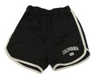 Černé sportovní kraťasy s bílým lemem a nápisem 