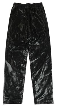 Černé legíny koženkového vzhledu