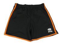Černé sportovní kraťasy s oranžovým lemem a logem Errea