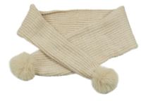 Světlebéžová pletená šála s bambulemi