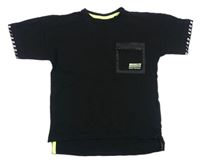 Černé tričko s kapsou a nápisy Primark