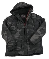 Černo-tmavošedá army prošívaná šusťáková zimní bunda s nášivkou a kapucí Chapter young