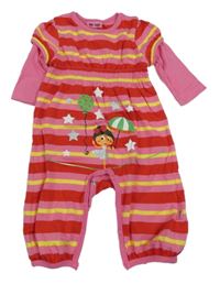 Růžovo-červeno-žlutý pruhovaný overal s dívkou