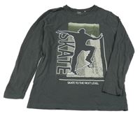 Tmavošedé triko se skateboardistou Yigga