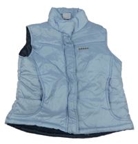 Světlemodrá šusťáková zateplená vesta s nášivkou