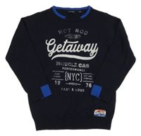 Tmavomodrý svetr s nápisem Blue Seven