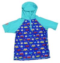 Safírovo-tyrkysové UV tričko s auty a autobusy a kapucí s kšiltem 