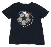 Tmavomodré tričko s míčem z překlápěcích flitrů KIABI