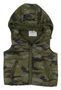 Army šusťáková zateplená vesta s kapucí M&Co.