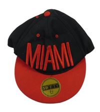 Nové - Černo-červená kšiltovka s nápisem 