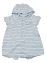 Světlemodrý pruhovaný kraťasový overal s kapucí 
