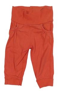 Jahodové tepláky s nápisem Dopodopo