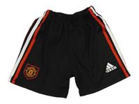 Černé fotbalové kraťasy s pruhy - Manchester United a logem Adidas 