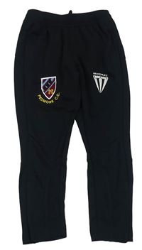 Černé sportovní fotbalové tepláky se znaky