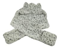 Bílo-šedá vzorovaná chlupatá čepice s šálou 