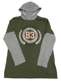 Khaki-šedé triko s číslem a nápisy a kapucí YIGGA