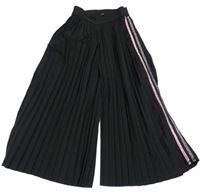 Černé culottes plisované kalhoty s pruhem 