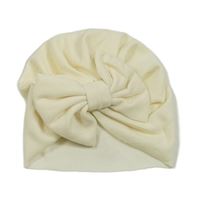 Smetanová turbanová čepice s mašlí 