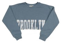 Modrošedá crop mikina s nápisem Peacocks