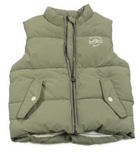 Khaki prošívaná šusťáková zateplená vesta s horami a nápisy C&A