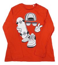 Červené triko se skateboardem a kšiltovkou C&A