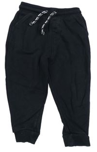 Černé tepláky George