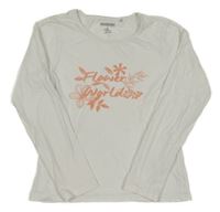 Bílé triko s nápisem a květy Orchestra 