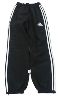 Černo-bílé šusťákové kalhoty s logem Adidas