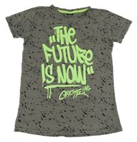 Šedé vzorované tričko s nápisem Chapter young