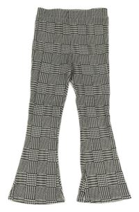 Černo-bílé kostkované flare legíny 