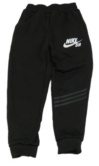 Černé sportovní tepláky s logem Nike