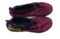 Fialovo-fuchsiovo-limetkové vzorované boty do vody vel. 31