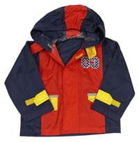 Červeno-tmavomodro-červená šusťáková nepromokavá bunda s číslem a kapucí 