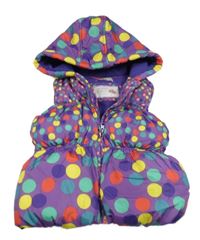Fialovo-barevná puntíkatá šusťáková zateplená vesta s kapucí 