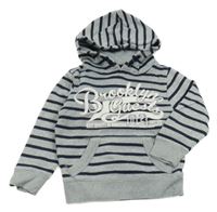 Šedo-tmavomodrá pruhovaná mikina s nápisem a kapucí C&A