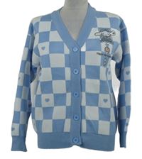 Dámský světlemodro-bílý kostkovaný propínací svetr s obrázkem 