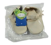 Nové - Béžobvé lakované capáčky vel.20