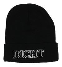 Černá čepice s písmeny